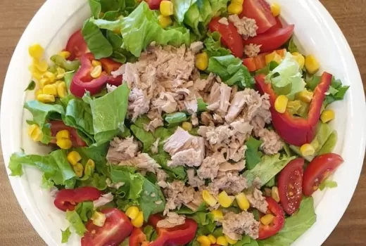 TON BALIKLI KİNOA SALATASI